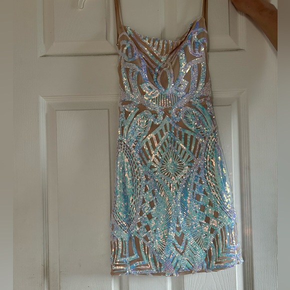 hi i’m selling a homecoming dress worn once - Picture 1 of 1
